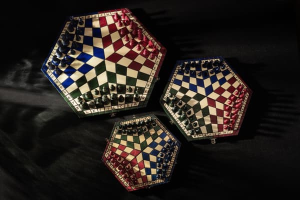 Schack för tre spelare - medium (trefärgat)